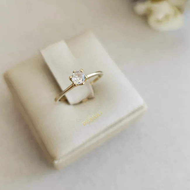 Anel solitario tradicional em moeda antiga pedra central 4mm