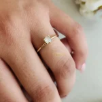 Anel solitario tradicional em moeda antiga pedra central 4mm