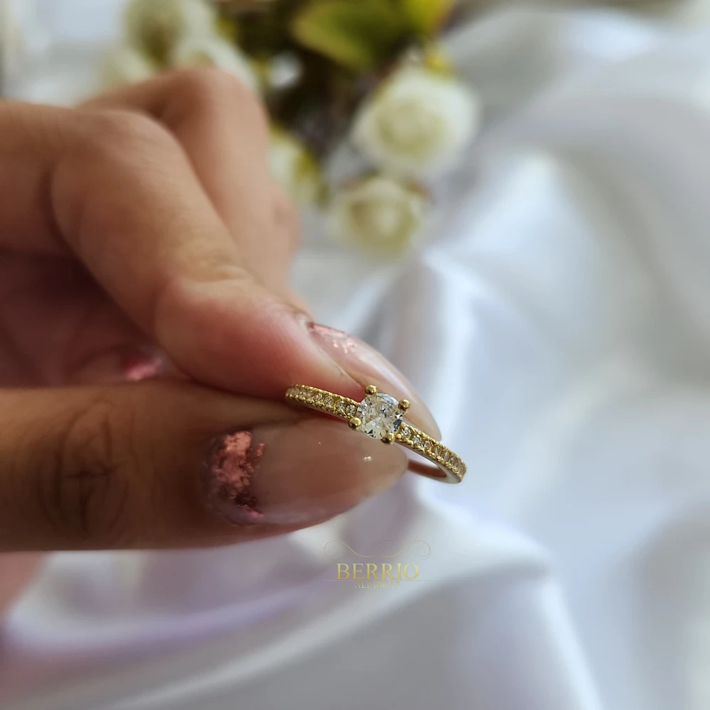 Anel solitário cravejado Slin