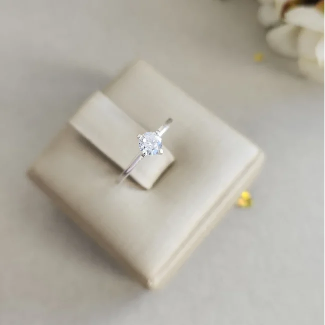 Anel Solitário em Prata 950