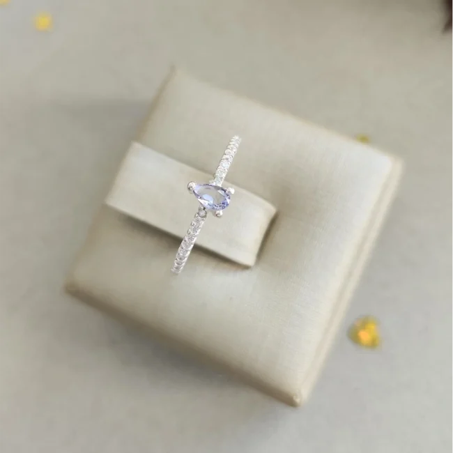 Anel Solitário em Prata com Gota Ametista