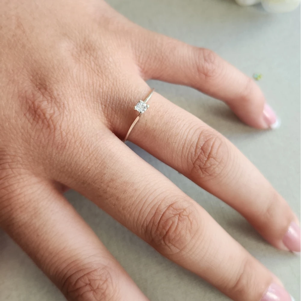 Anel Solitário em Prata Deliciate